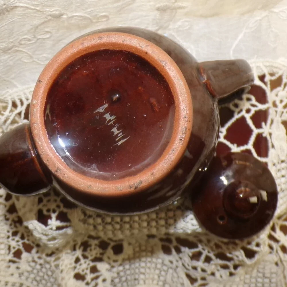 🍵 Vintage 1950s Japanese Red Ware Teapot  Hand‑Painted Floral  Brown Glaze
